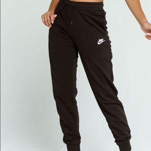 Small Nike Sportswear Essential Women's Fleece Pants